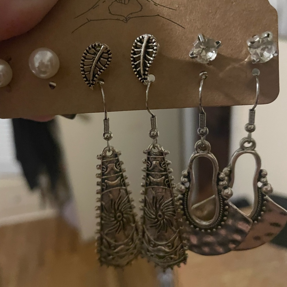 Jewelry - Picture 5 of 7